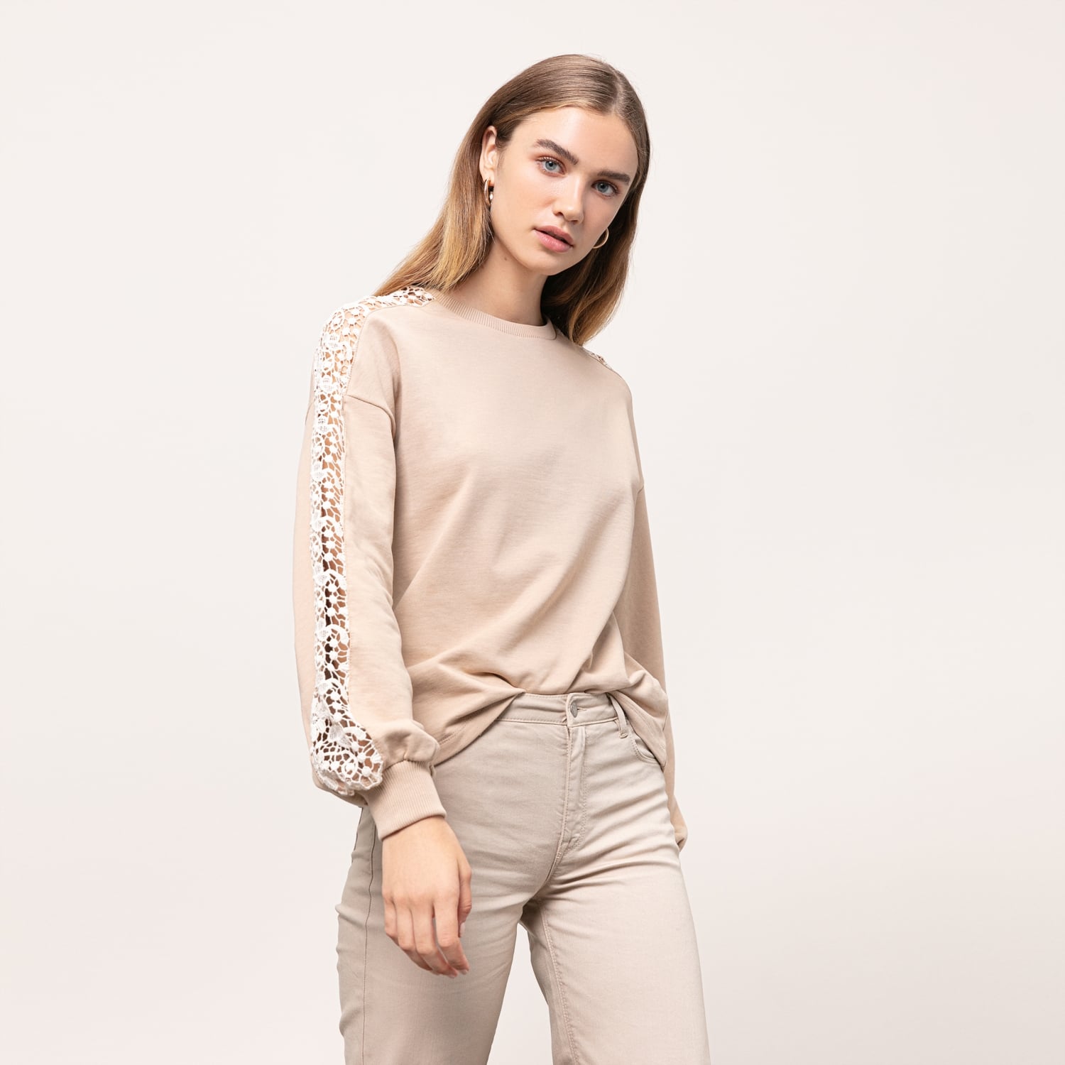 BİSİKLET YAKA DANTELLİ SWEATSHIRT