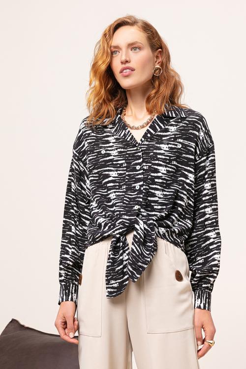  BAĞLAMA DETAYLI DESENLİ GÖMLEK