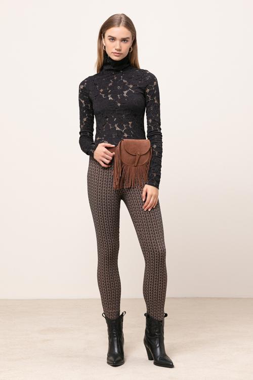  DİK YAKA DANTELLİ BLUZ