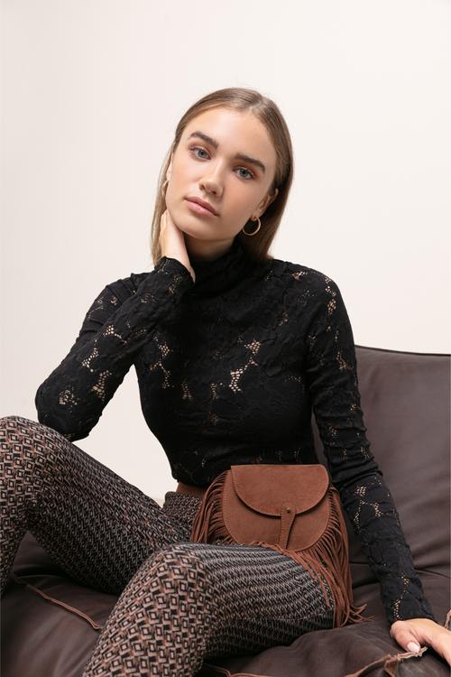  DİK YAKA DANTELLİ BLUZ