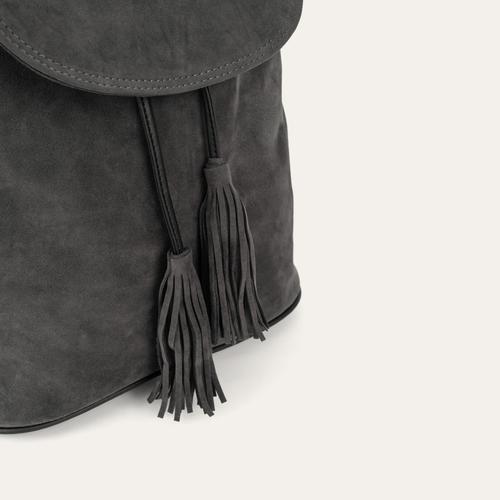  PÜSKÜLLÜ SIRT ÇANTASI