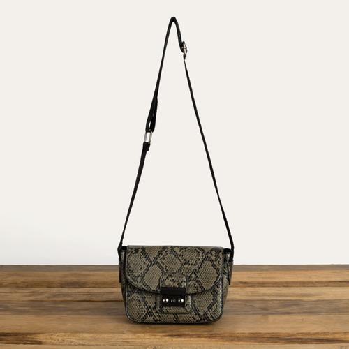  YILAN DERİSİ DESENLİ ÇAPRAZ ASKILI ÇANTA