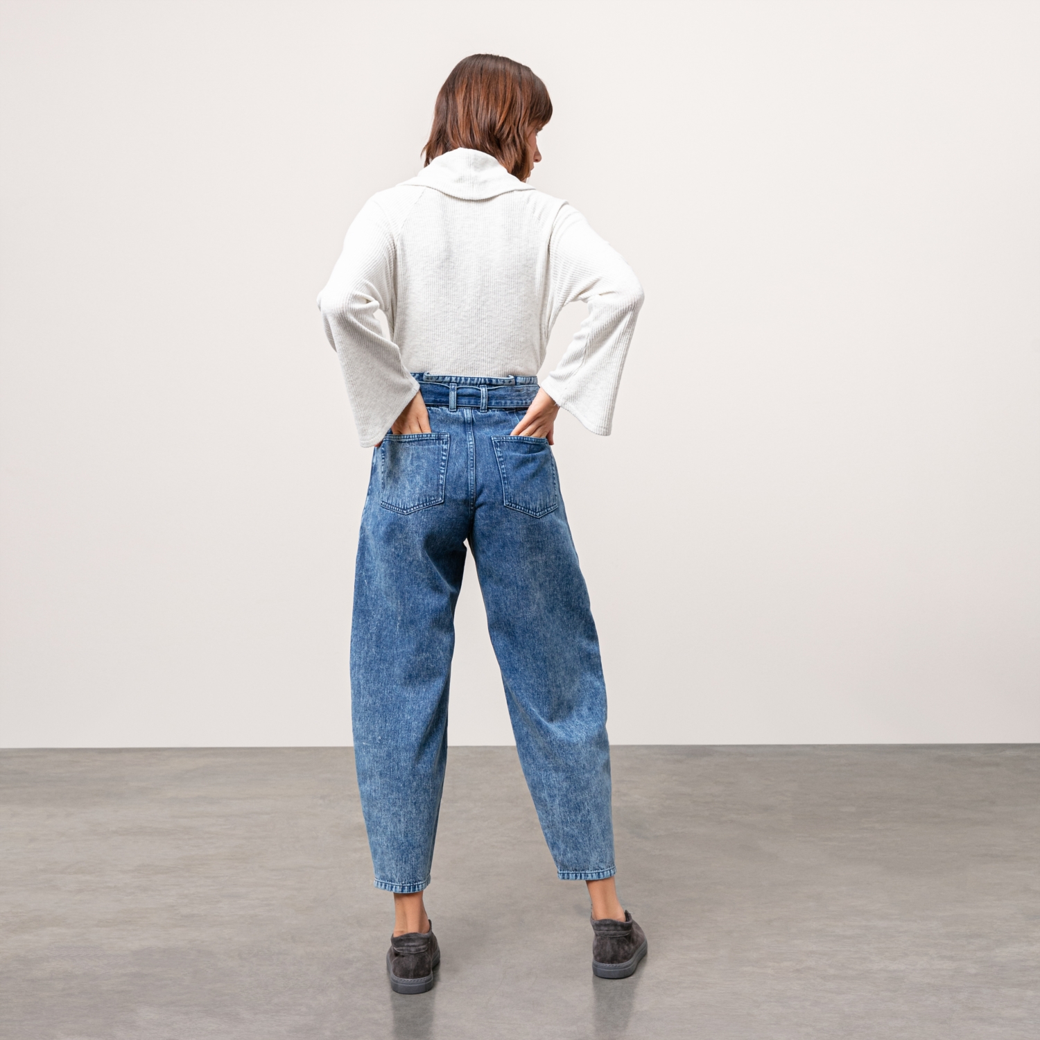 DEGAJE YAKA SWEATSHİRT