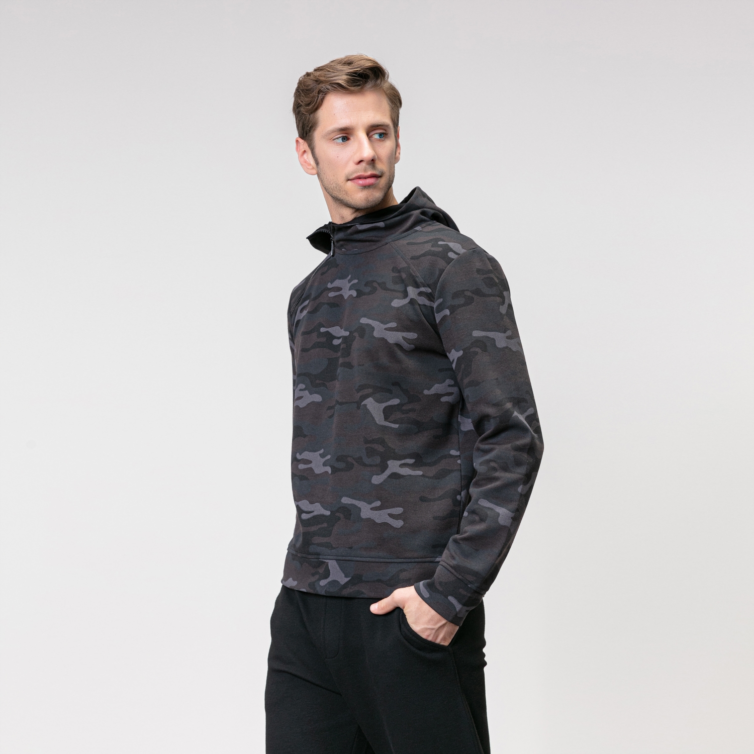 KAMUFLAJ DESENLİ KAPÜŞONLU SWEATSHIRT