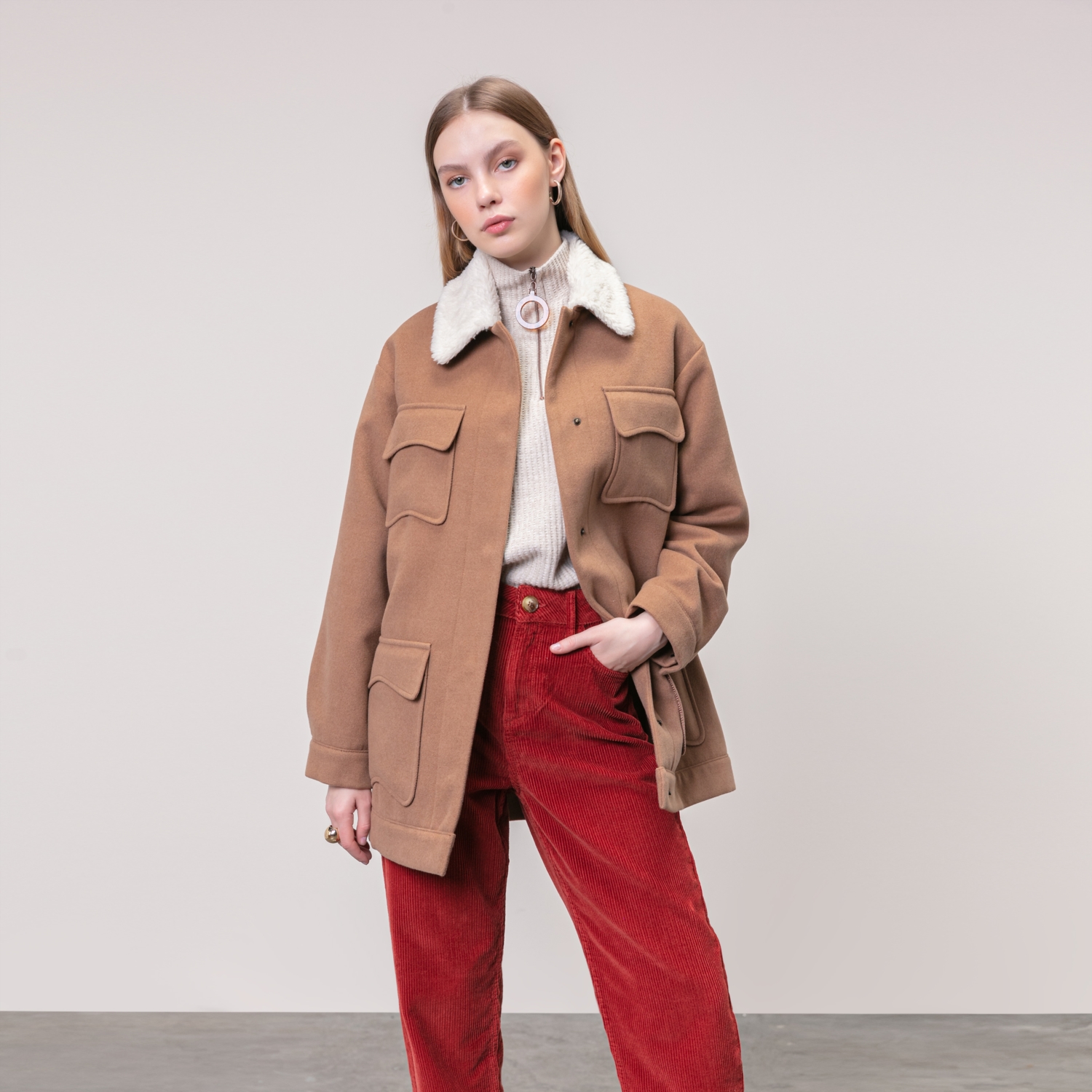 KÜRK YAKA CEPLİ KABAN