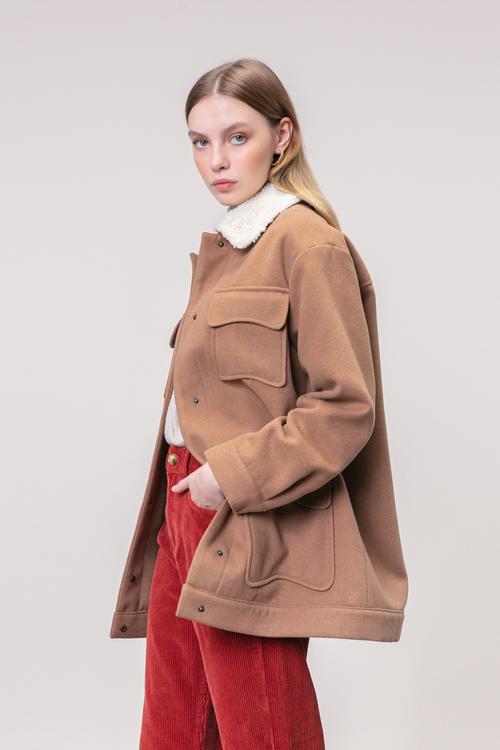  KÜRK YAKA CEPLİ KABAN