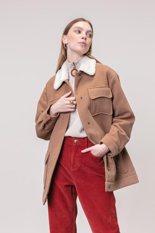  KÜRK YAKA CEPLİ KABAN