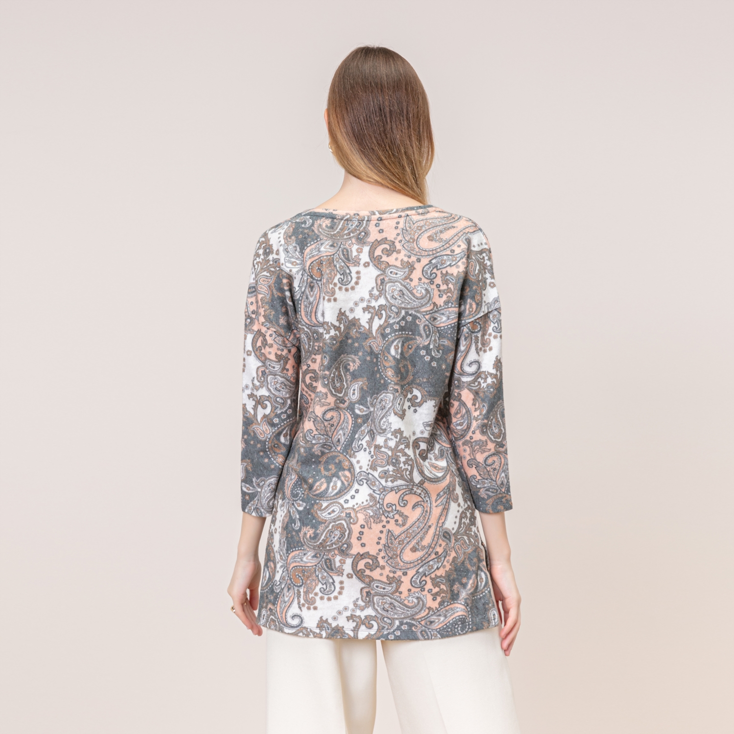 V YAKA DESENLİ TRİKO SWEATSHIRT