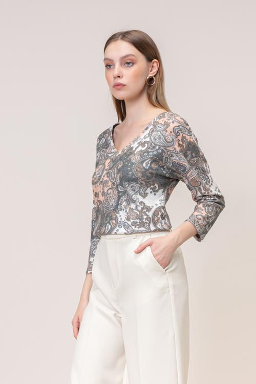  V YAKA DESENLİ TRİKO SWEATSHIRT