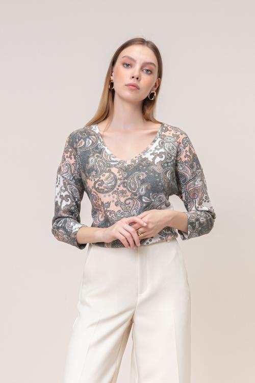  V YAKA DESENLİ TRİKO SWEATSHIRT