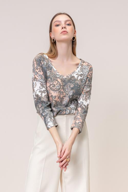  V YAKA DESENLİ TRİKO SWEATSHIRT