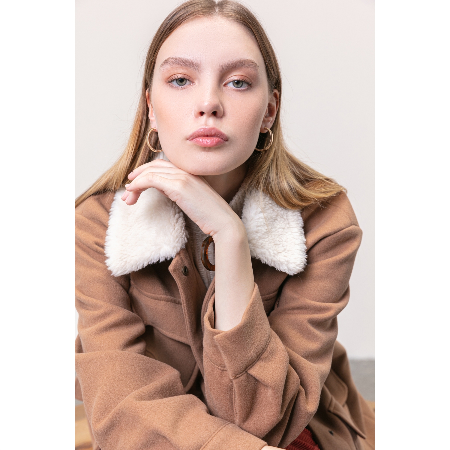 KÜRK YAKA CEPLİ KABAN