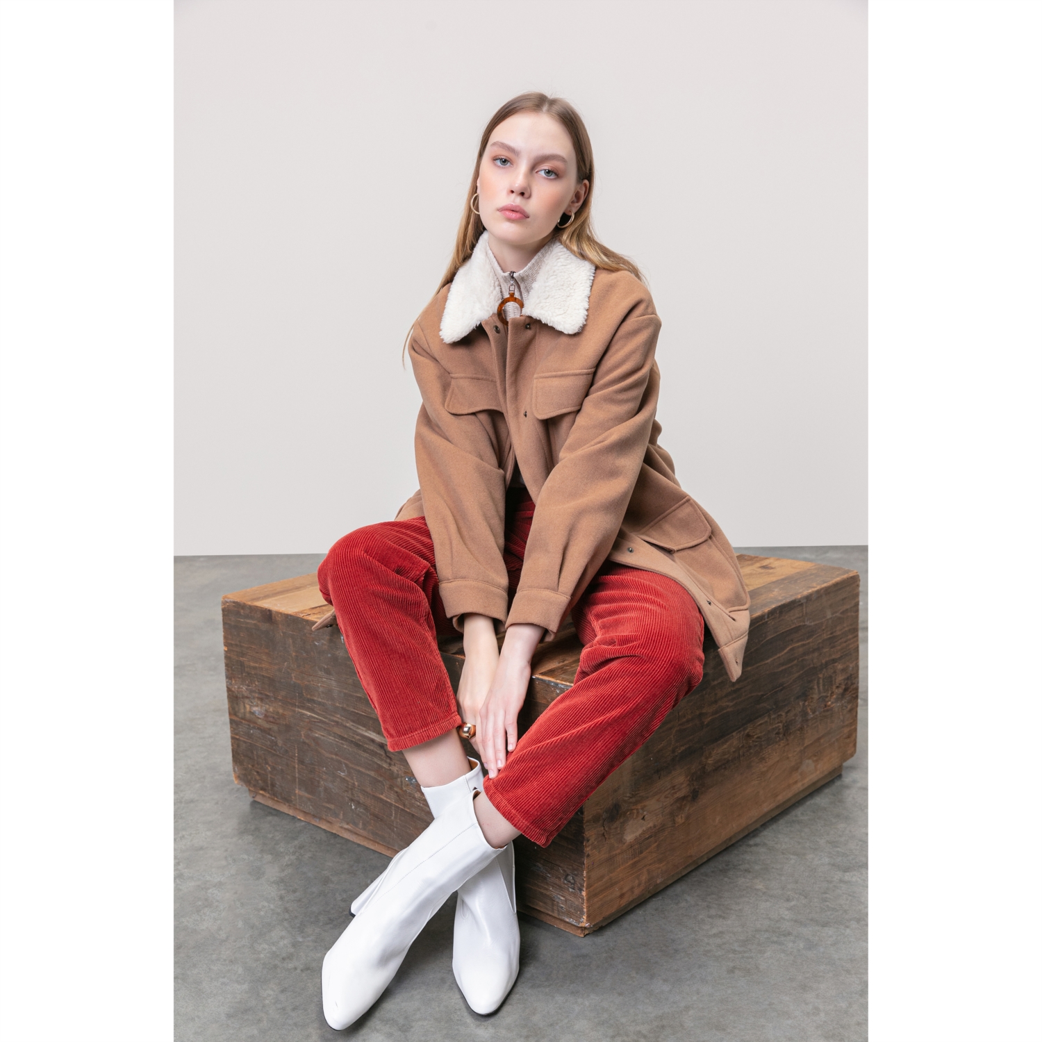 KÜRK YAKA CEPLİ KABAN