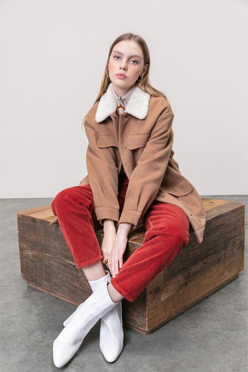  KÜRK YAKA CEPLİ KABAN