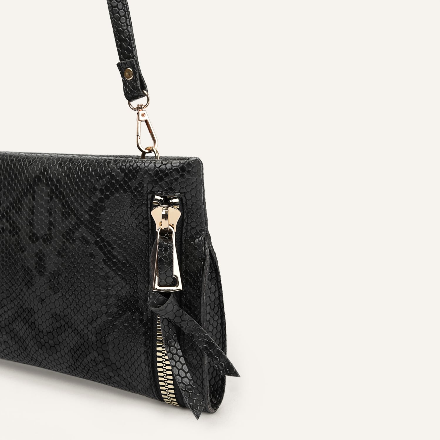 YILAN DERİSİ DESENLİ PORTFÖY ÇANTA