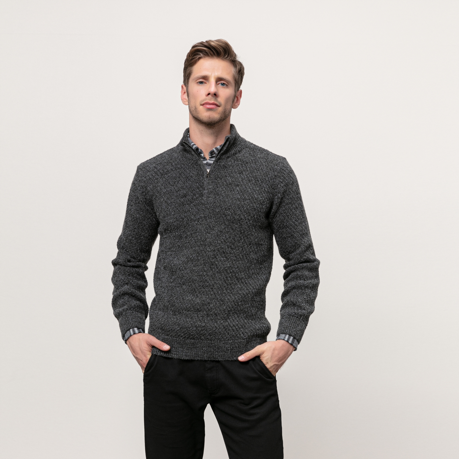 FERMUARLI DİK YAKA KAZAK