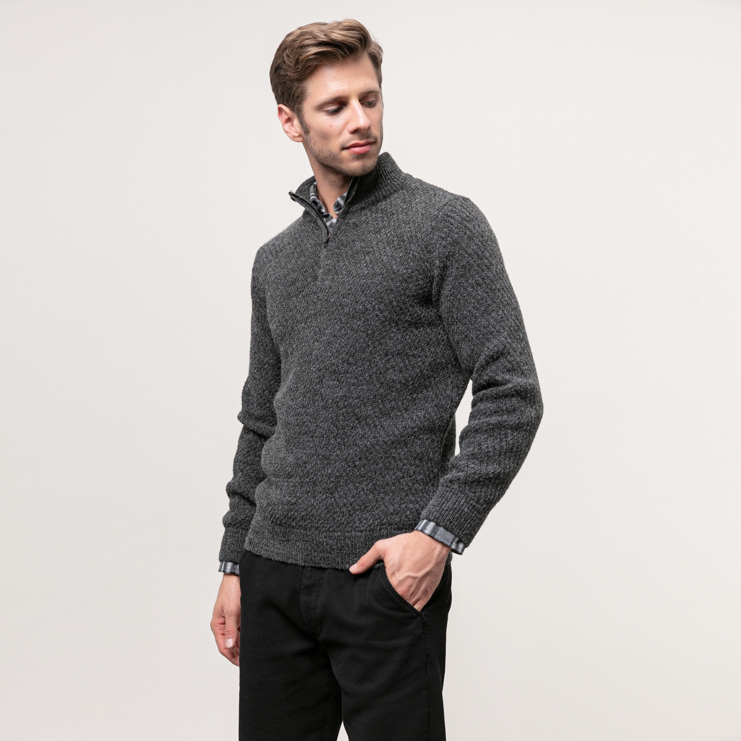 FERMUARLI DİK YAKA KAZAK