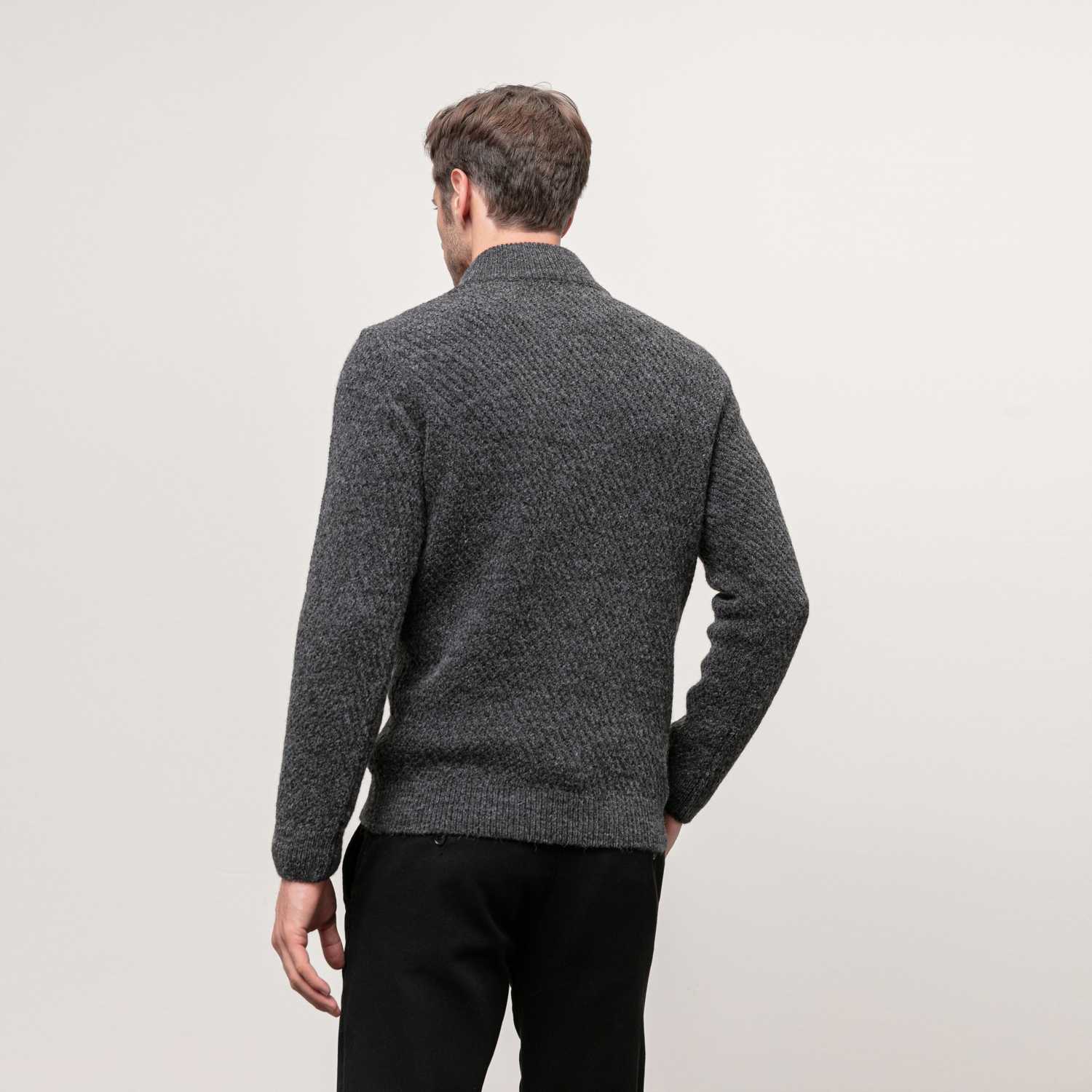 FERMUARLI DİK YAKA KAZAK