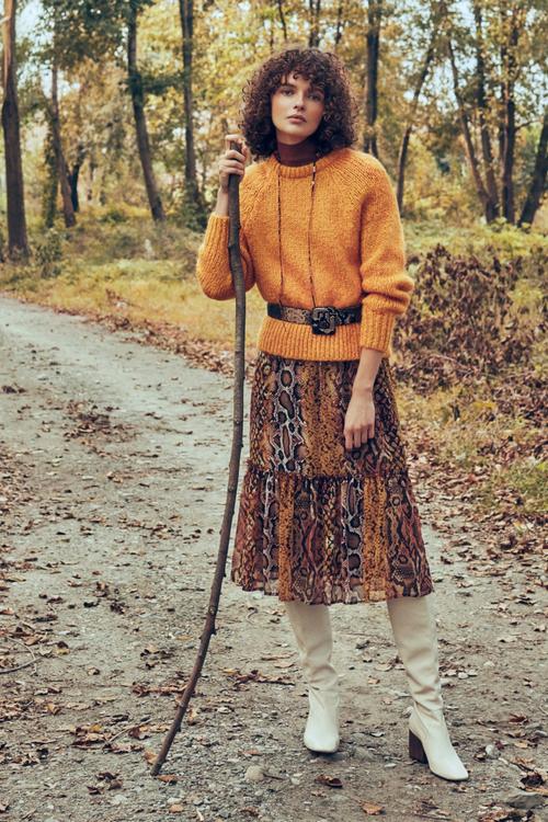  YILAN DERİSİ DESENLİ KLOŞ MİDİ ELBİSE