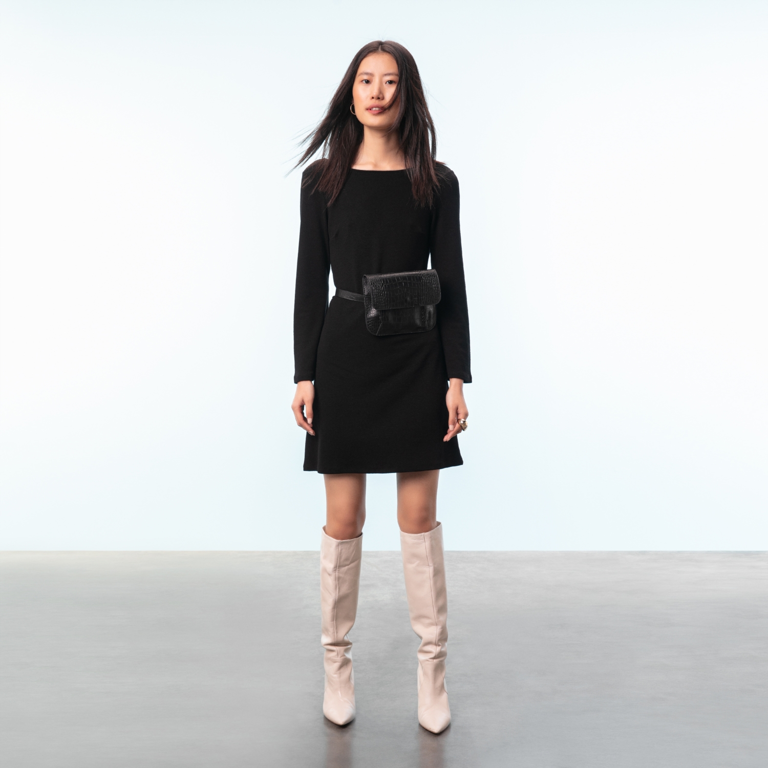 İSPANYOL KOL SIRT DEKOLTELİ MİNİ ELBİSE