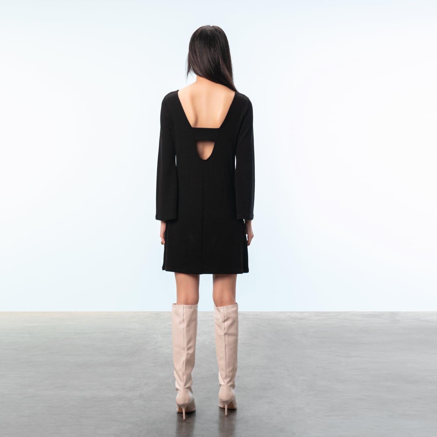 İSPANYOL KOL SIRT DEKOLTELİ MİNİ ELBİSE