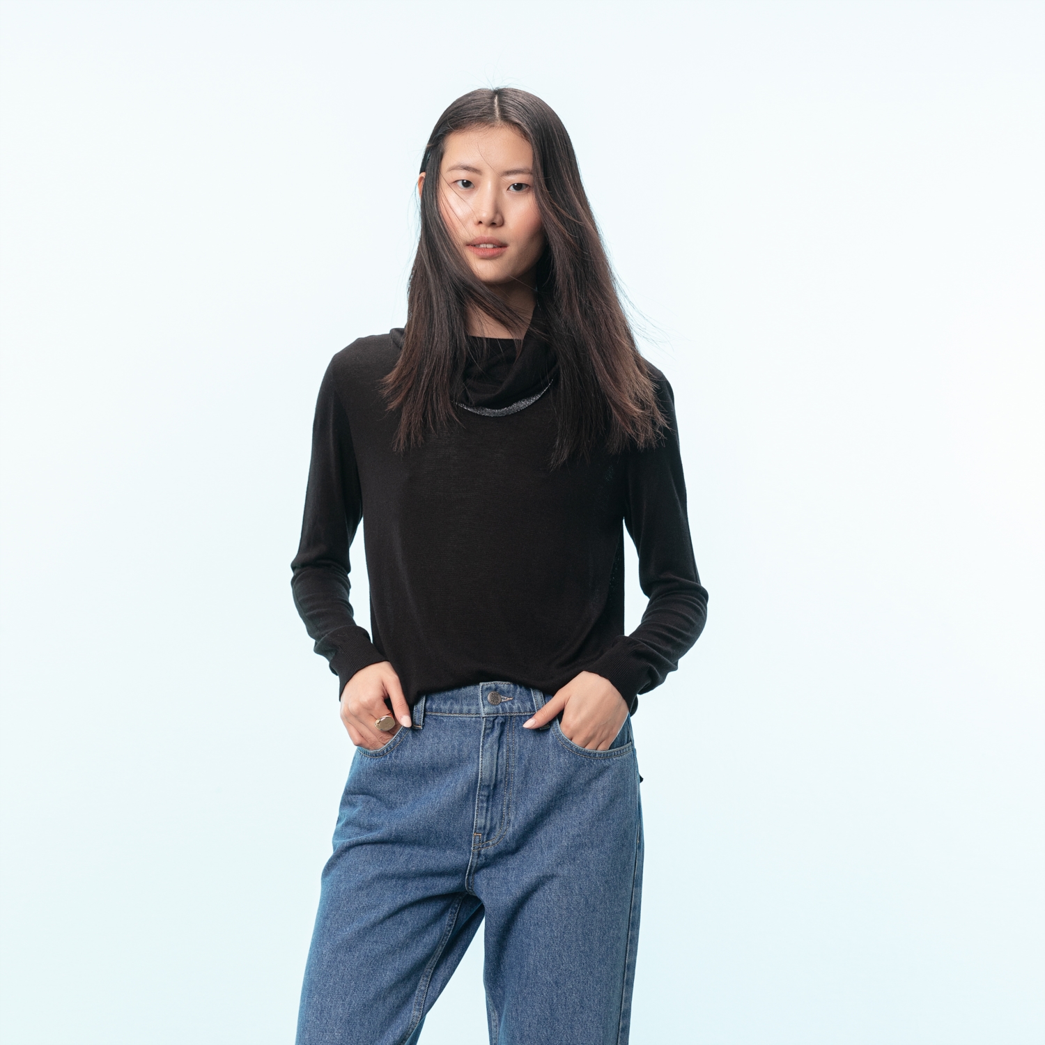 DEGAJE YAKA METALİK İPLİ RAHAT KAZAK