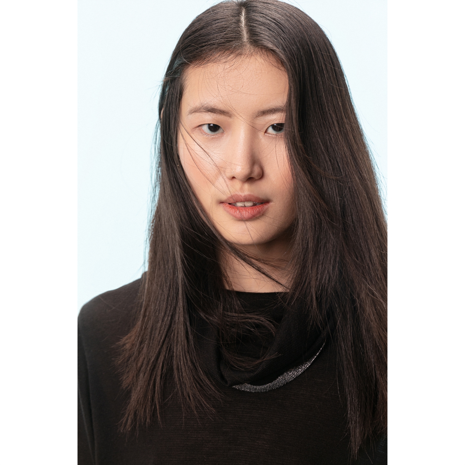 DEGAJE YAKA METALİK İPLİ RAHAT KAZAK