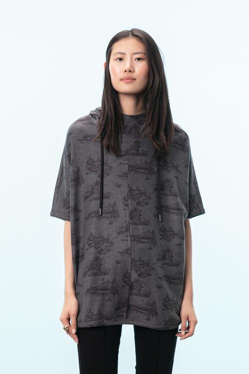  DESENLİ KAPÜŞONLU SWEATSHİRT