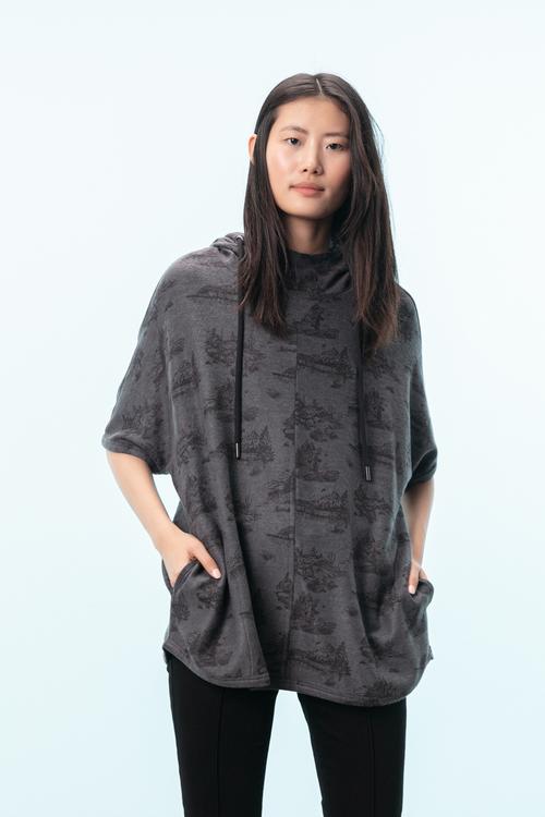  DESENLİ KAPÜŞONLU SWEATSHİRT