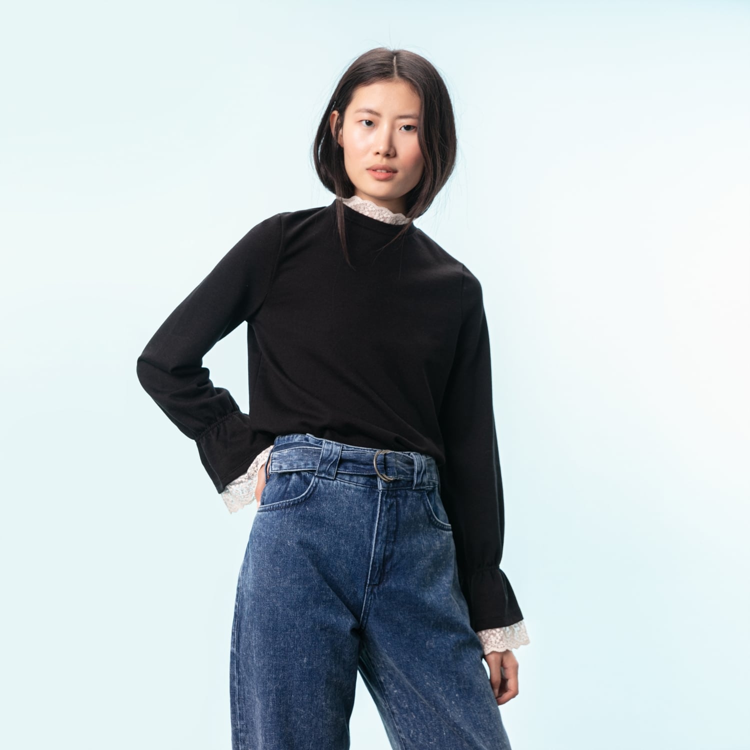 DANTEL DETAYLI SWEATSHIRT