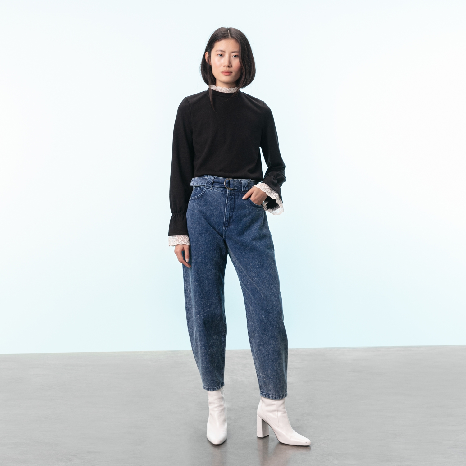 DANTEL DETAYLI SWEATSHIRT