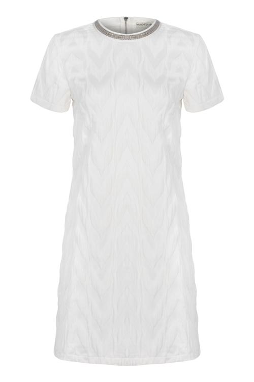  İŞLEMELİ YAKA DETAYLI MİNİ ELBİSE