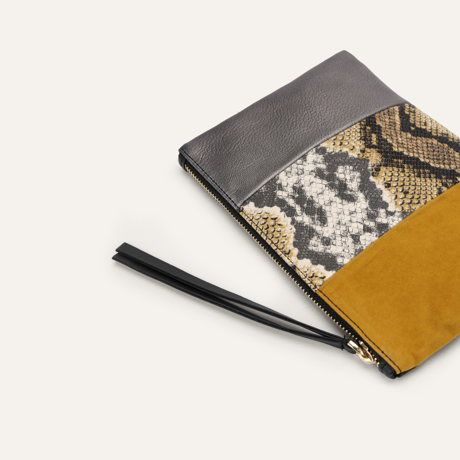 ÜÇ RENKLİ MAKYAJ ÇANTASI