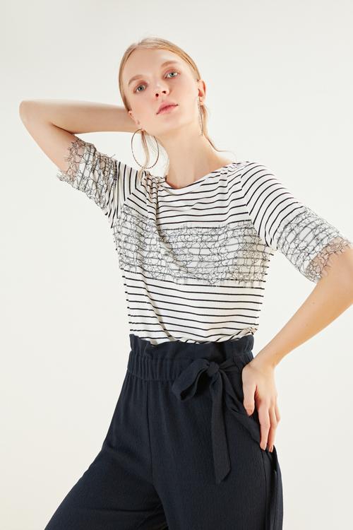  DANTEL DETAYLI ÇİZGİLİ BLUZ