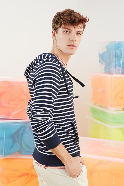  KAPÜŞONLU ÇİZGİLİ SWEATSHIRT