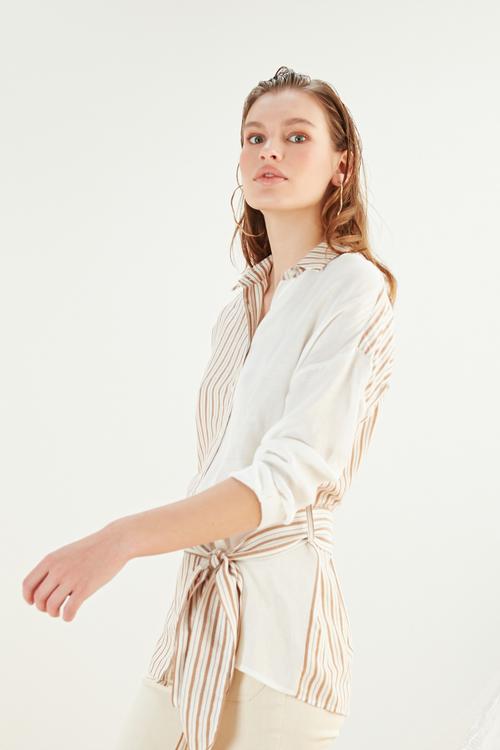  ÇİZGİLİ KUŞAKLI GÖMLEK