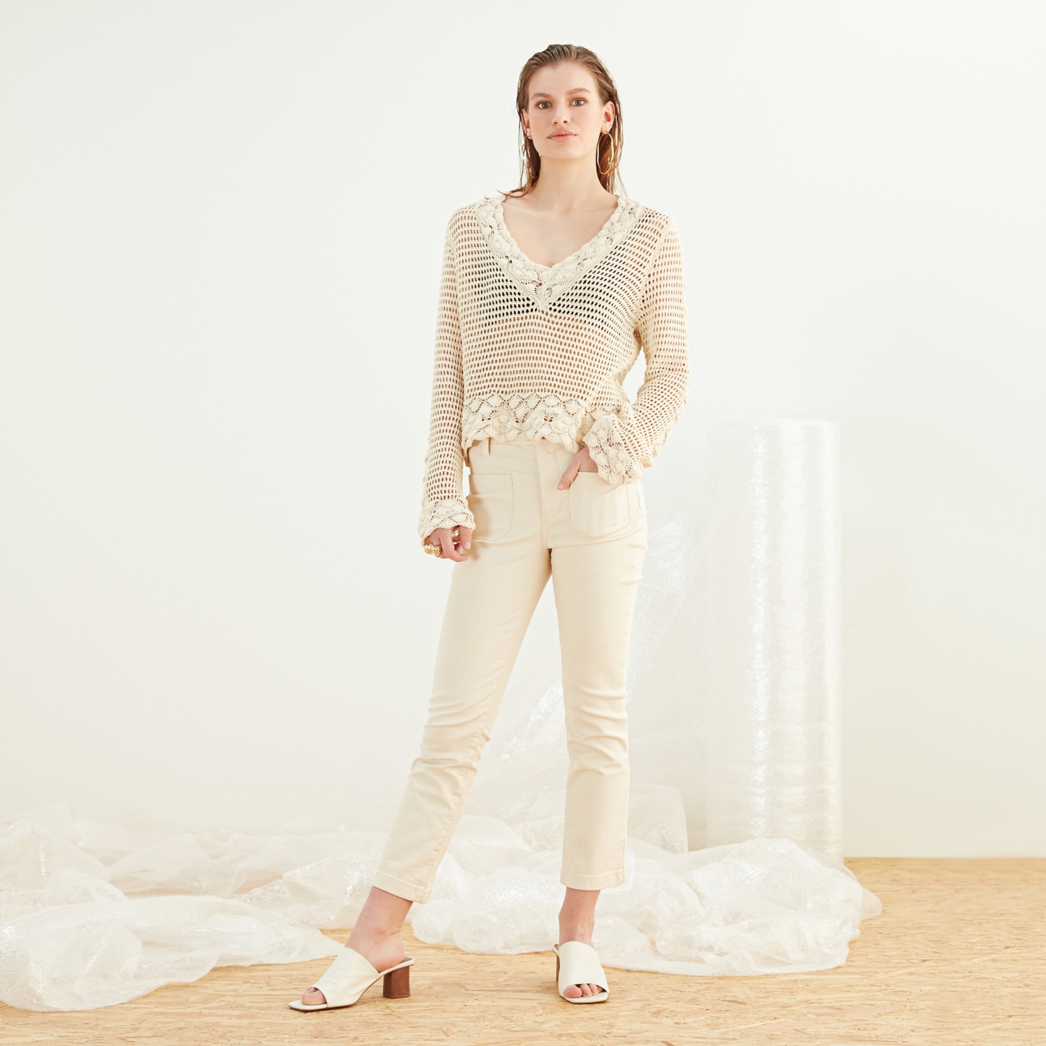 V YAKA DANTELLİ CROP KAZAK