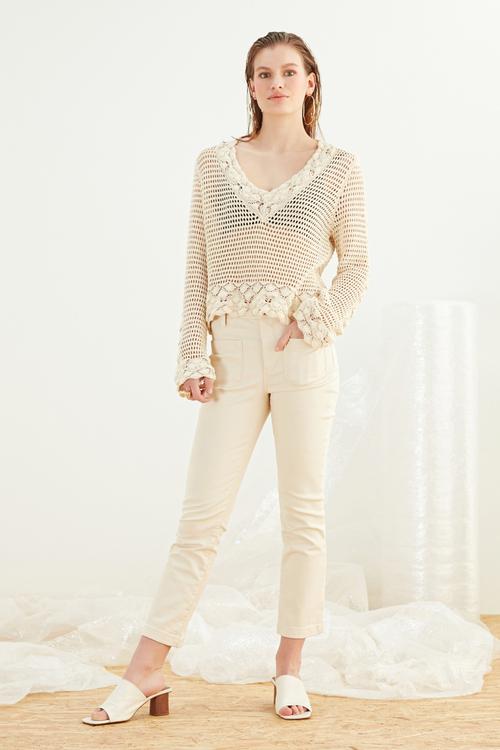  V YAKA DANTELLİ CROP KAZAK