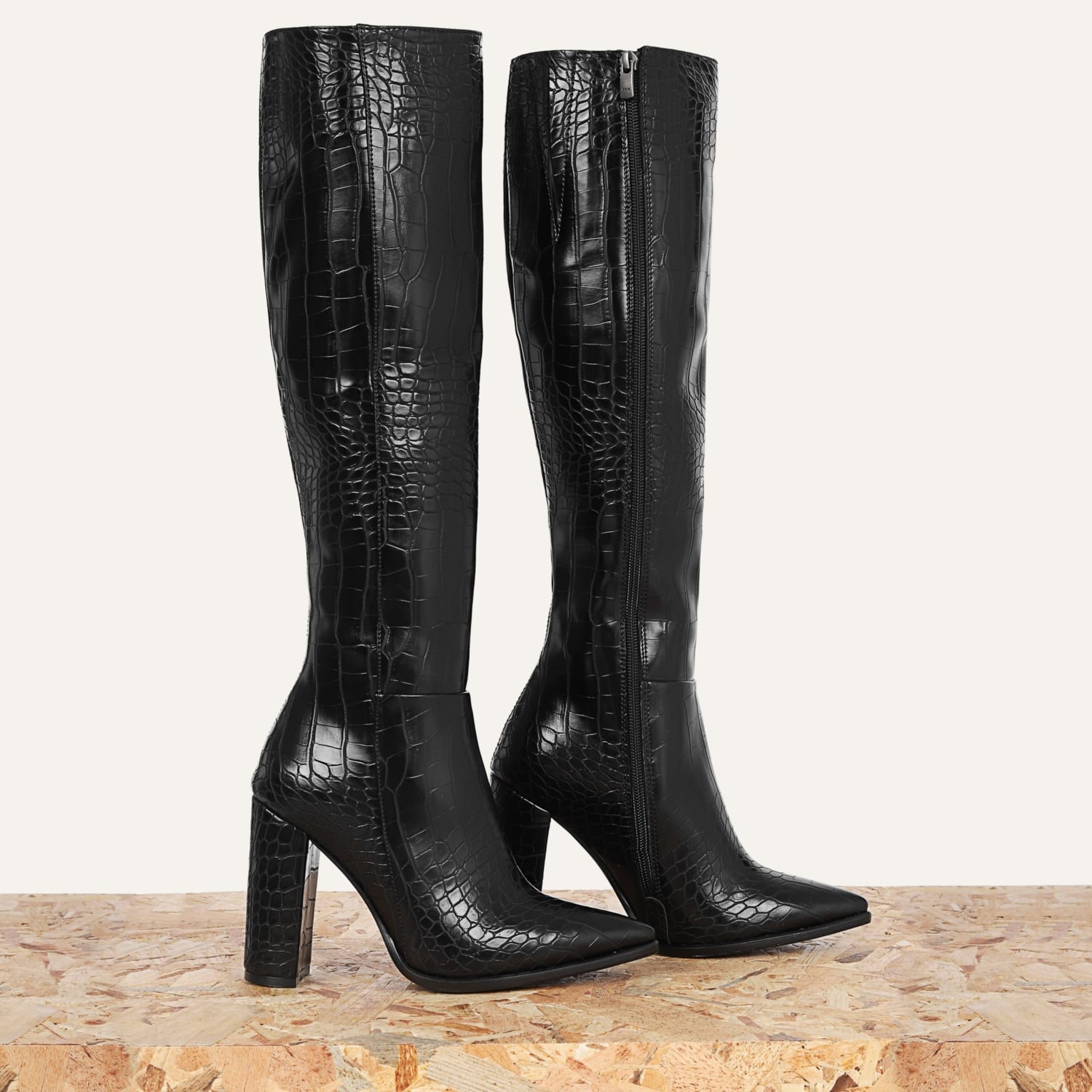 TİMSAH DERİSİ DESENLİ TOPUKLU ÇİZME