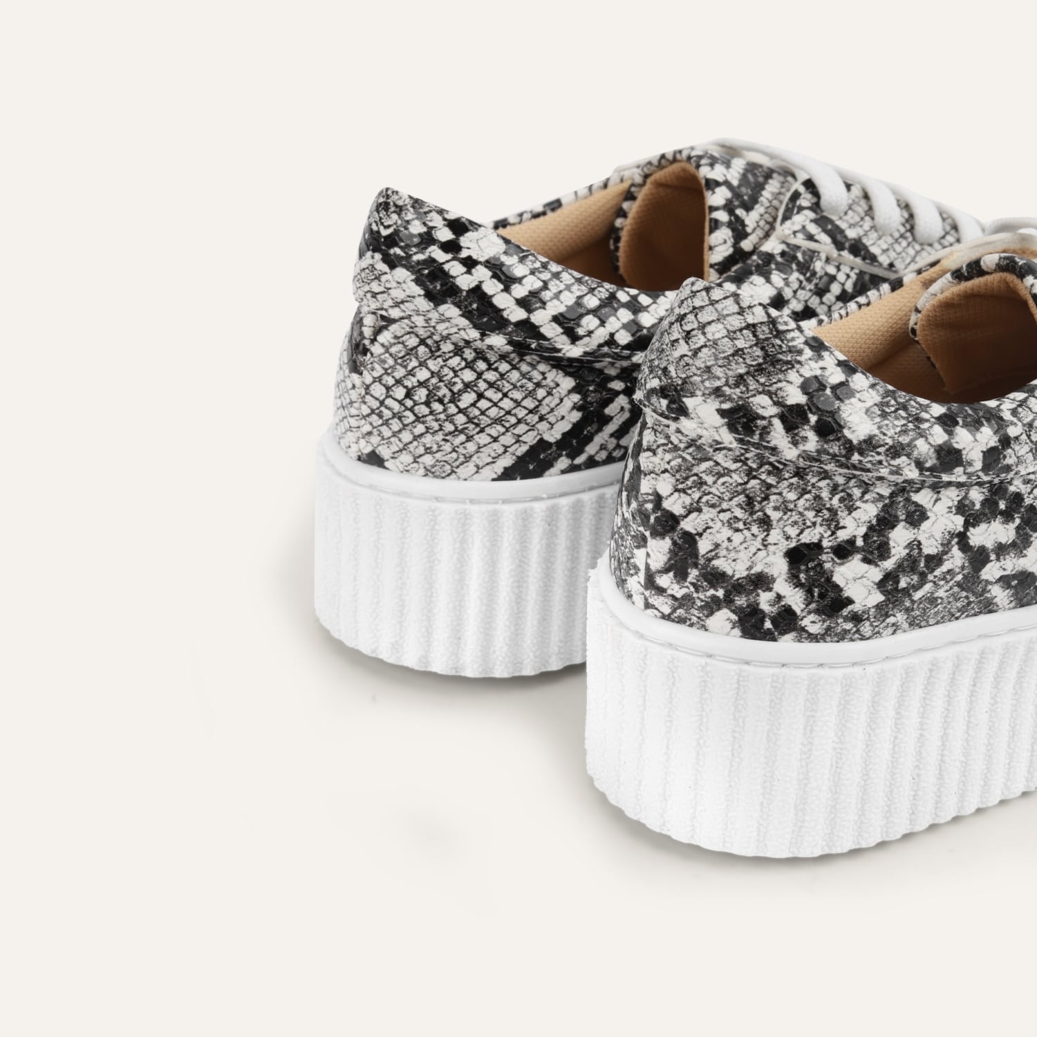 YILAN DERİSİ DESENLİ KALIN TABAN SPOR AYAKKABI