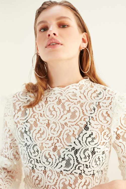  DİK YAKA DANTELLİ BLUZ