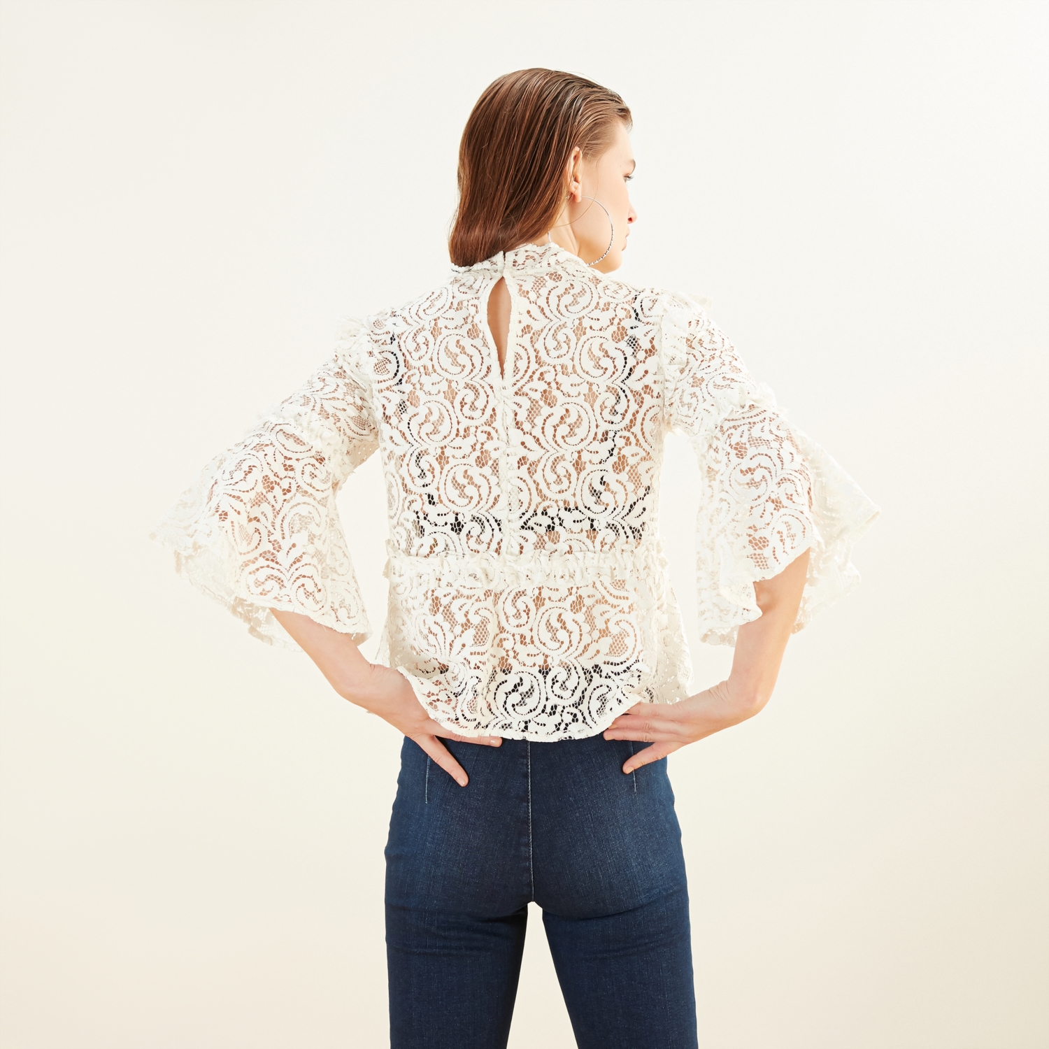 DİK YAKA DANTELLİ BLUZ