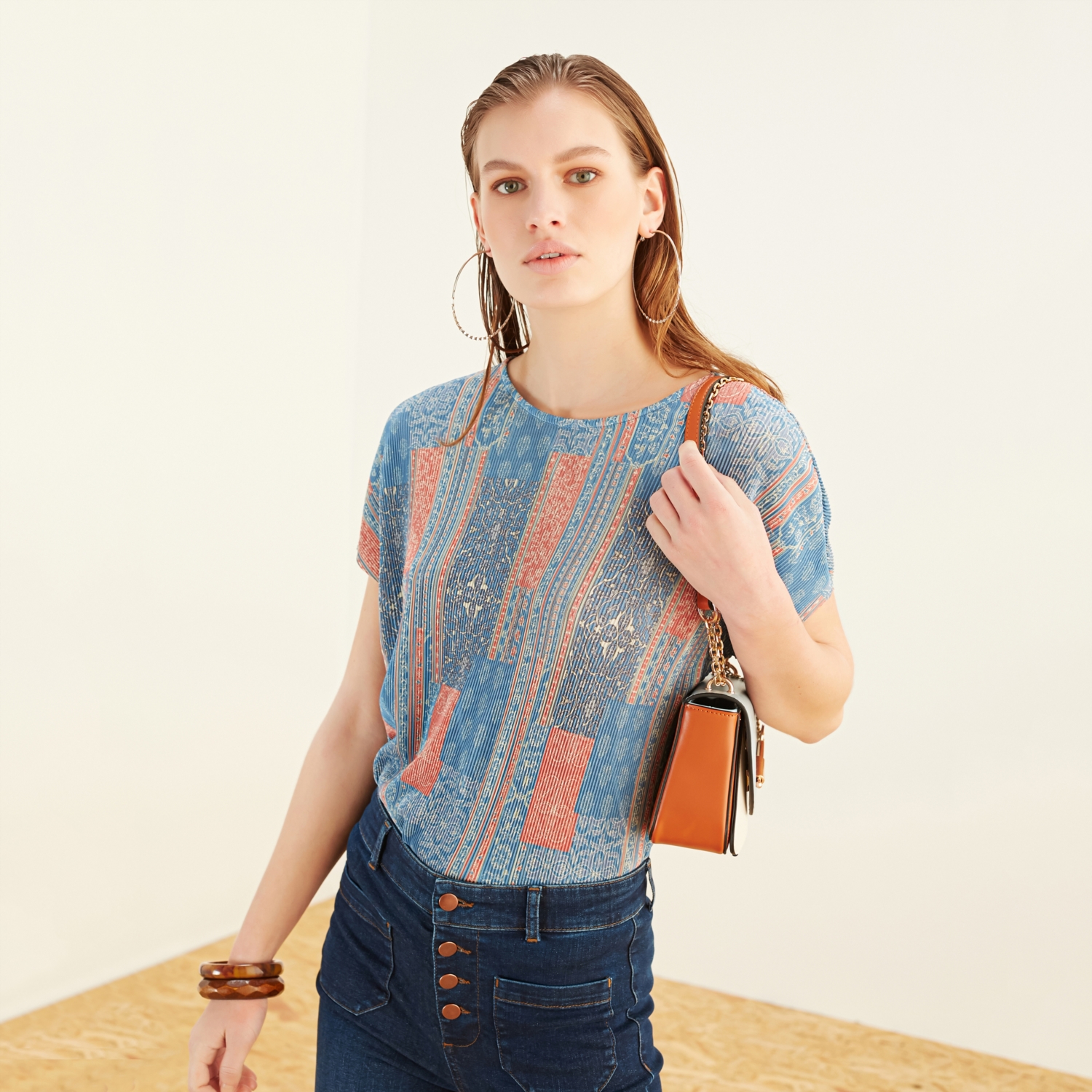 BASKILI DÜŞÜK OMUZ BLUZ