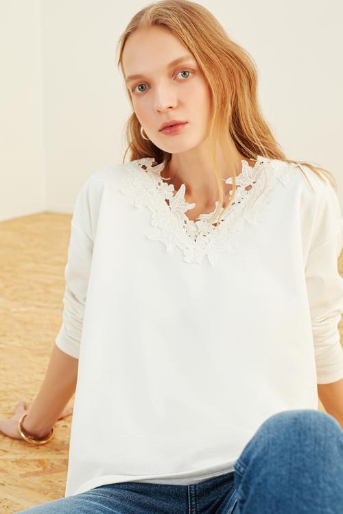  DANTEL DETAYLI V YAKA SWEATSHIRT