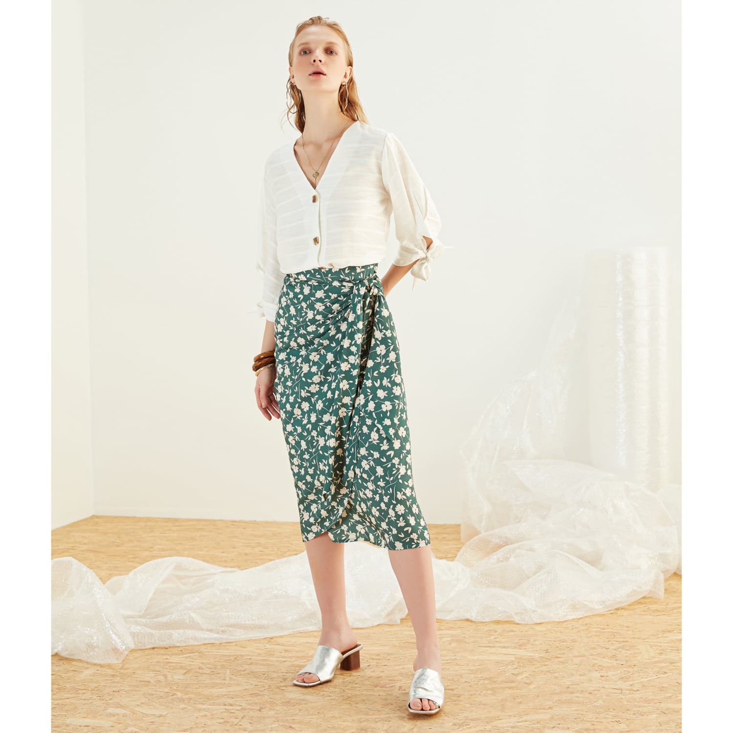 YANDAN BAĞLAMALI ÇİÇEK DESENLİ MİDİ ETEK