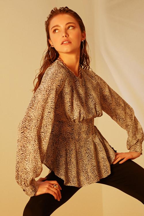  BİSİKLET YAKA LEOPAR DESENLİ BLUZ