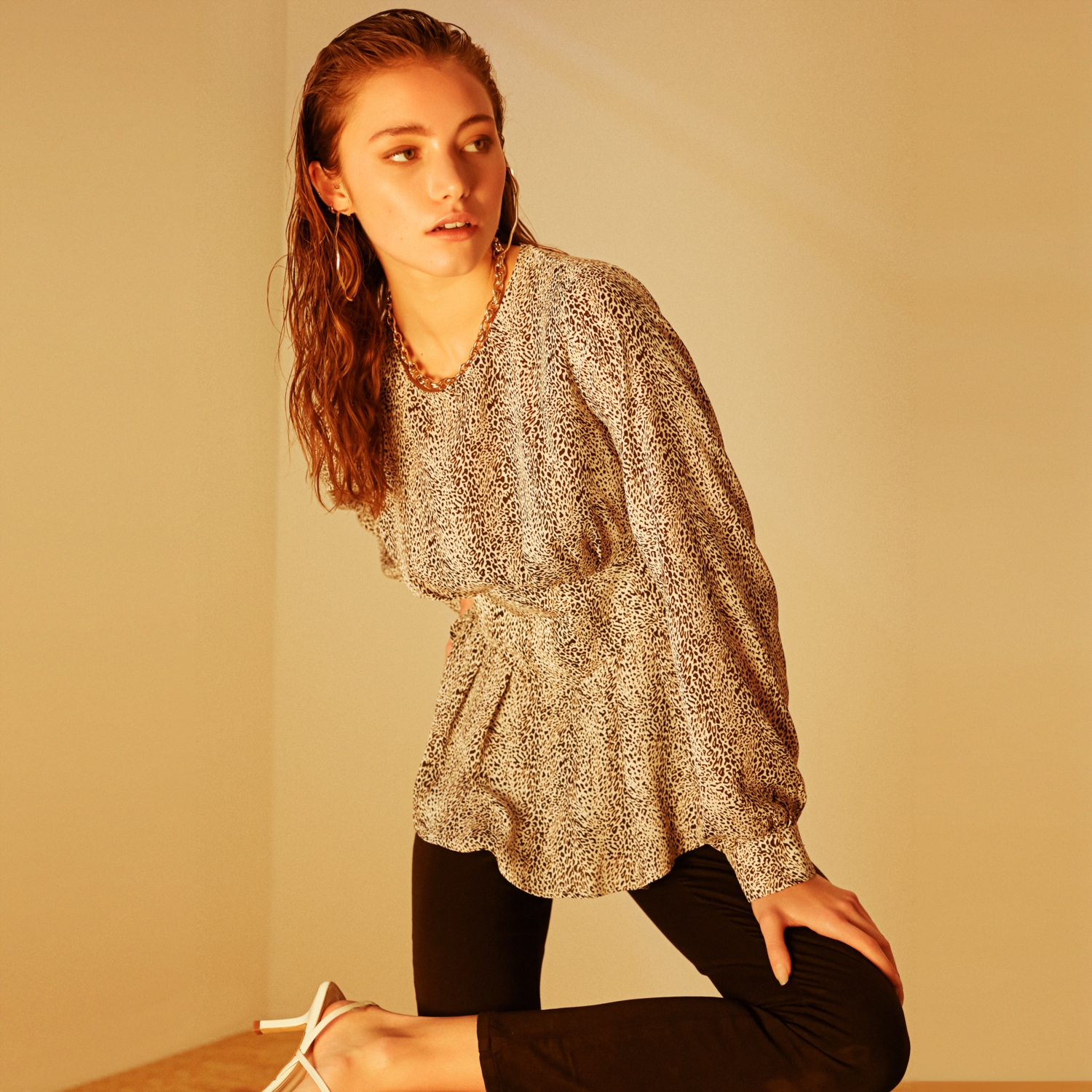 BİSİKLET YAKA LEOPAR DESENLİ BLUZ
