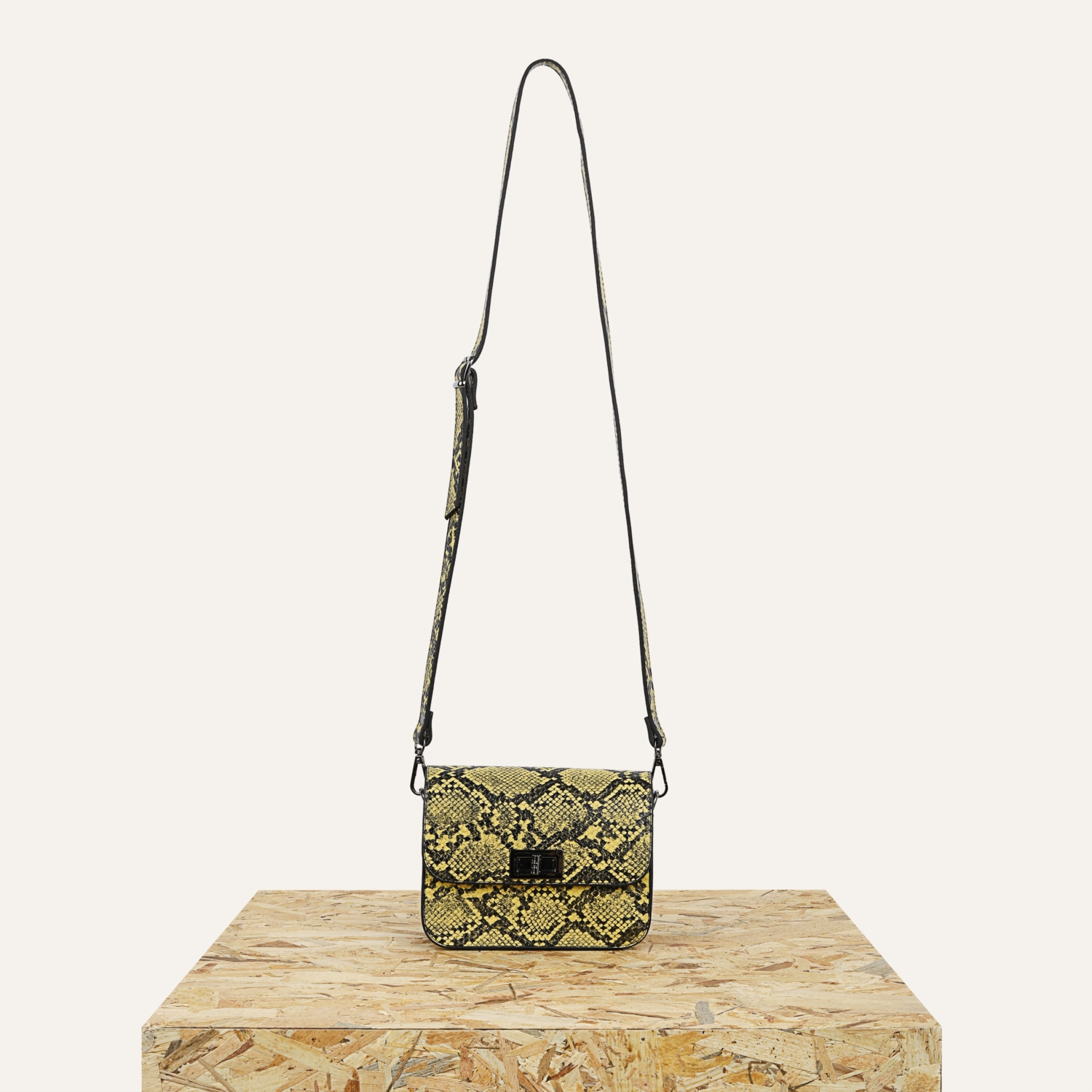 YILAN DERİSİ DESENLİ ASKILI OMUZ ÇANTASI
