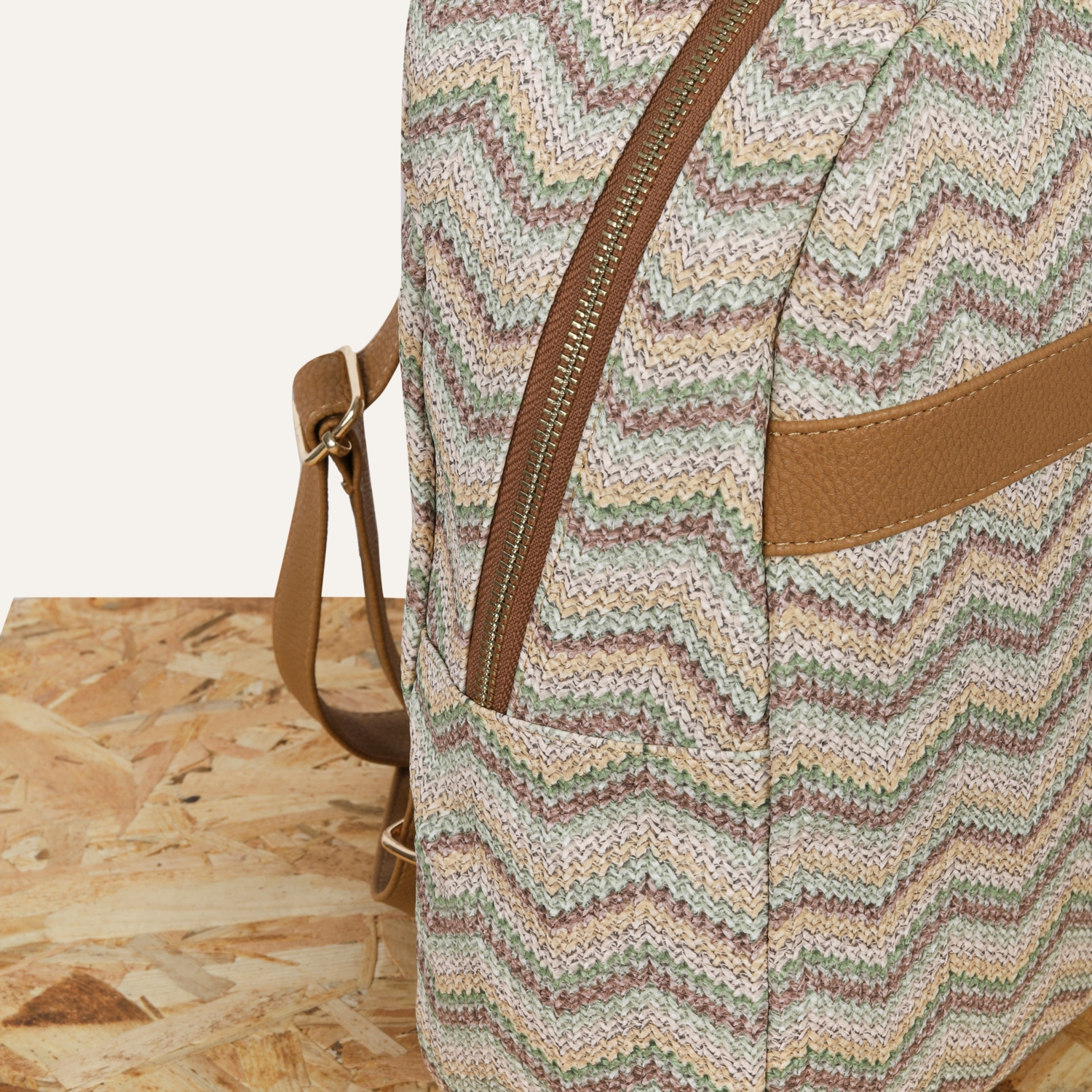 ÖRGÜ BASKILI SIRT ÇANTASI