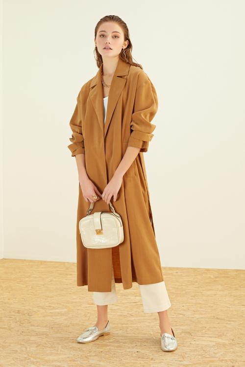  KUŞAKLI KOL DETAYLI İNCE TRENÇKOT TENCEL